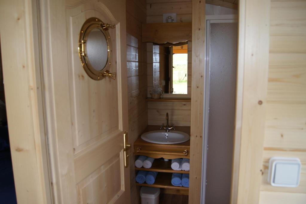 Les Roulottes De Saint-Sulpiceゲストハウス 部屋 写真